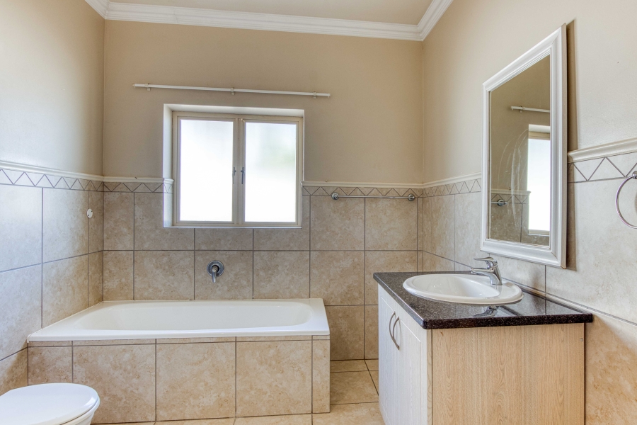 3 Bedroom Property for Sale in Bakkershoogte Western Cape